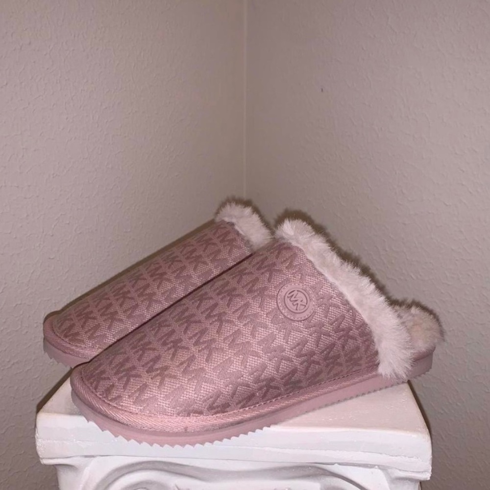 Michael Kors Slippers 💗
